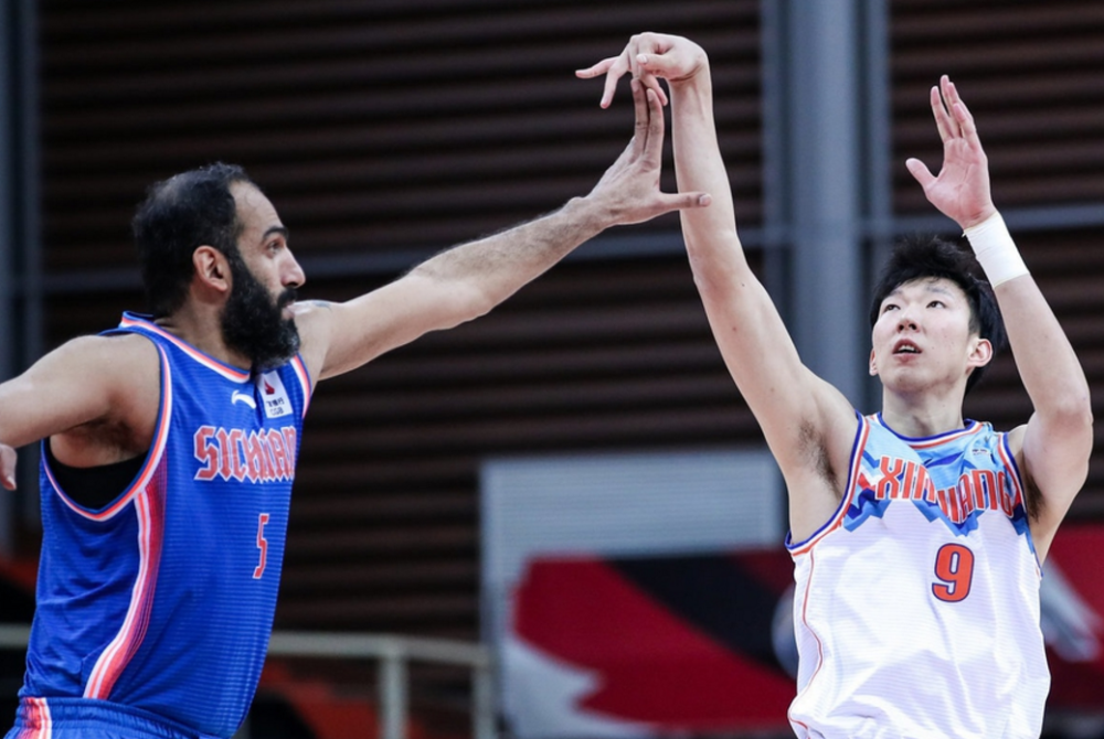 雷速体育-关于冰球大师赛，齐鲁玄武队与三湘闪电队淘汰对手，阵地战处理得当！经验成为胜负手的信息