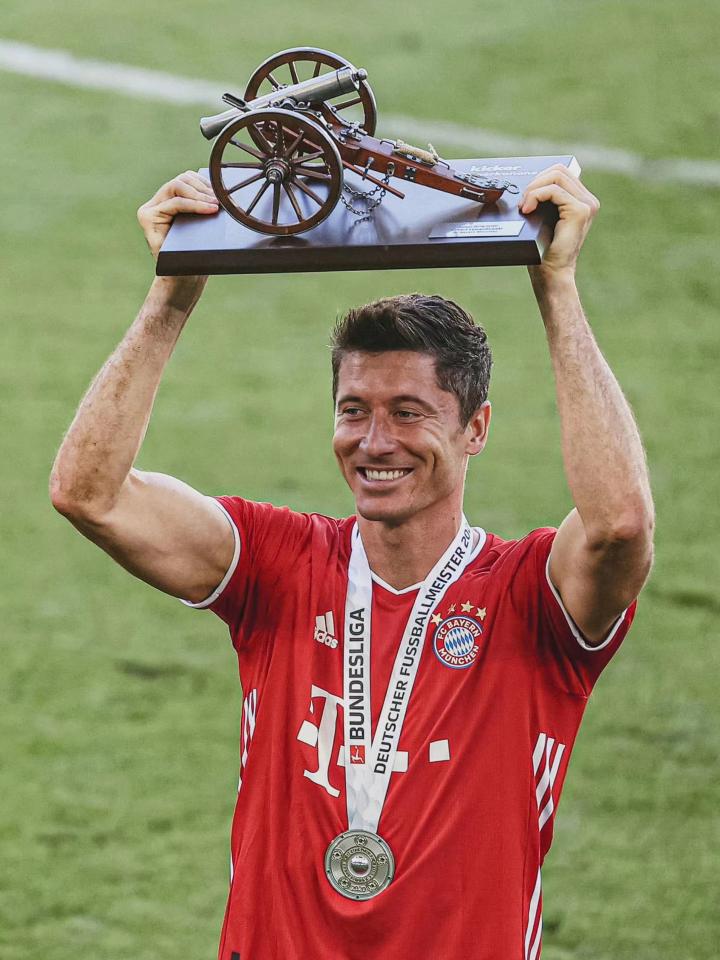 雷速直播- 莱万多夫斯基意外战胜快船，比赛规则变更引爆全场！全场沸腾不已