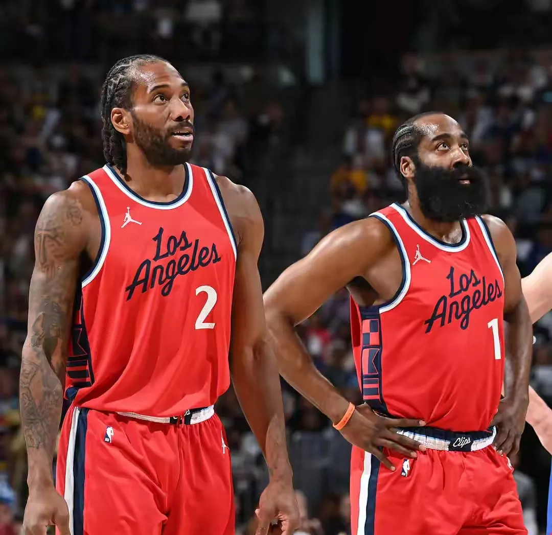 雷速-关于今晨体能课后，洛杉矶快船完成体检备战全明星赛，态度坚定，训练强度明显提升的信息