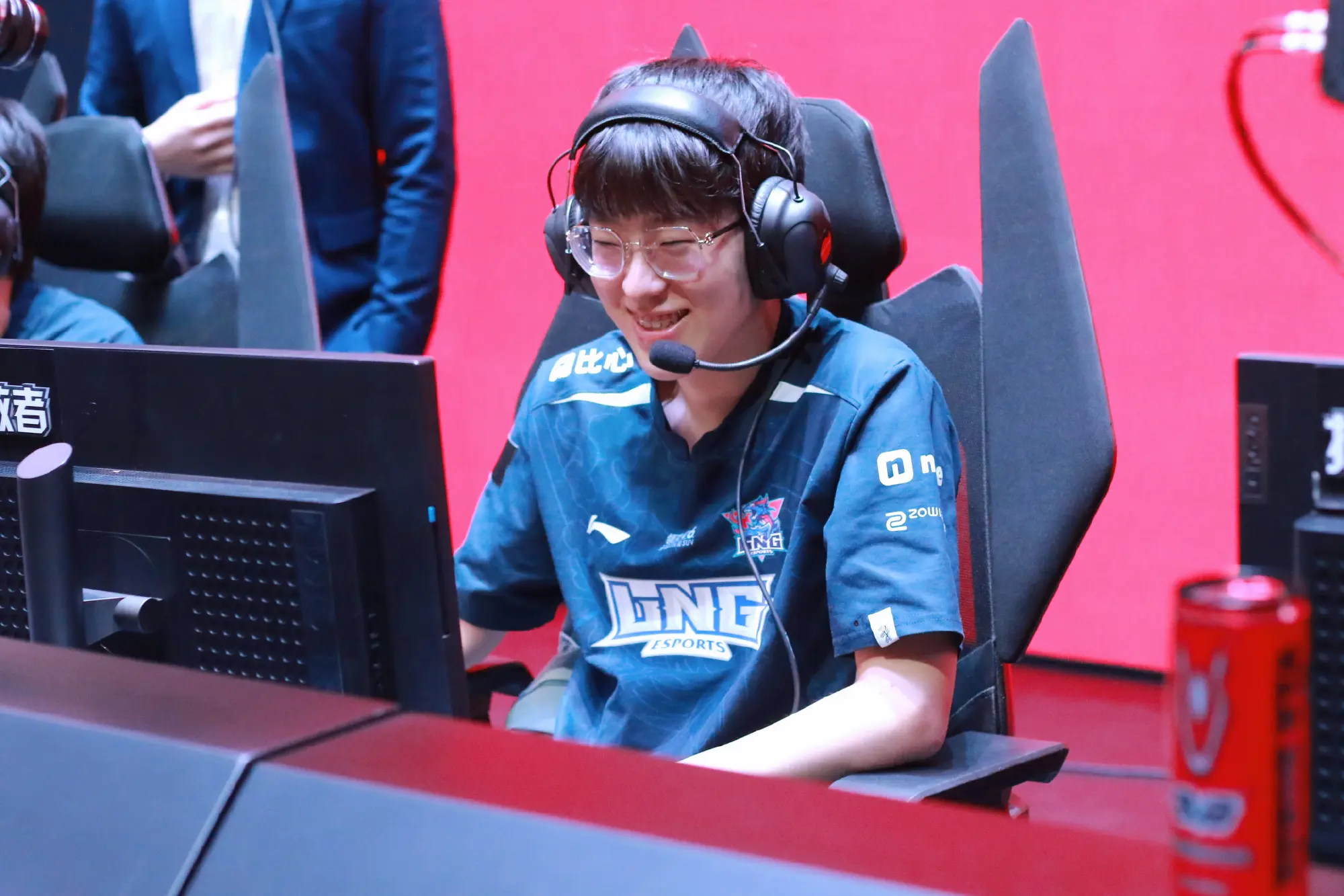 雷速直播-包含Scout迎来二十赛季高光表现，G2球迷沸腾！的词条