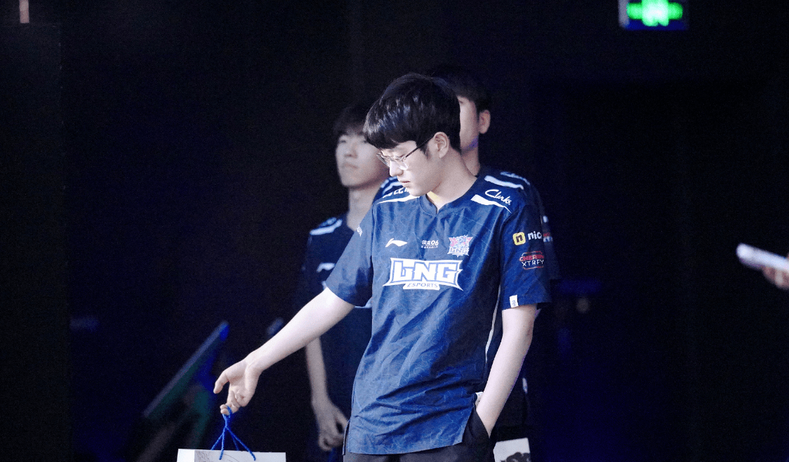 雷速-包含Scout回归赛场，回归赛场首场状态亮眼，阿森纳观众沸腾！的词条