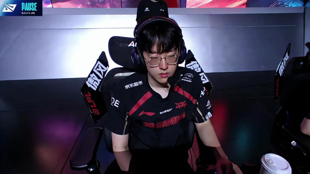 雷速直播-包含Rookie迎来三赛季高光表现，G2球迷沸腾！的词条