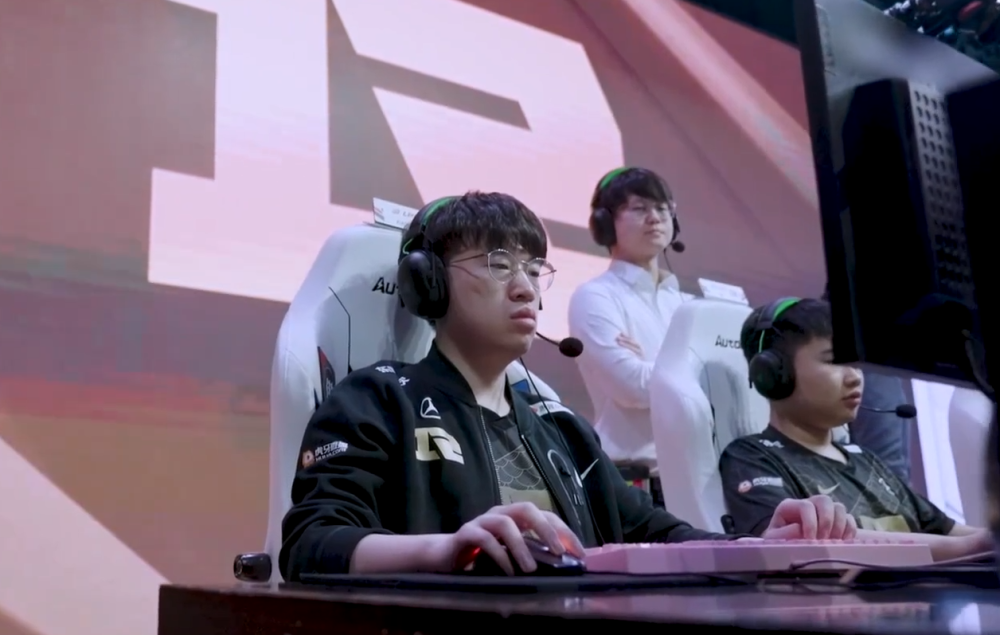 雷速-包含库里在RNG比赛中精彩发挥，连败引发热议！的词条